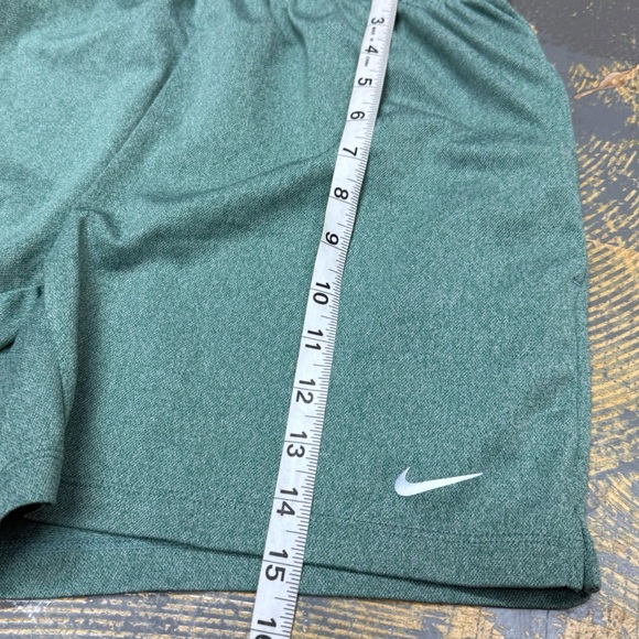 Nike Attack Sportswear Shorts Green DX6024-361 Small Women’s Mid Rise - Picture 9 of 12
